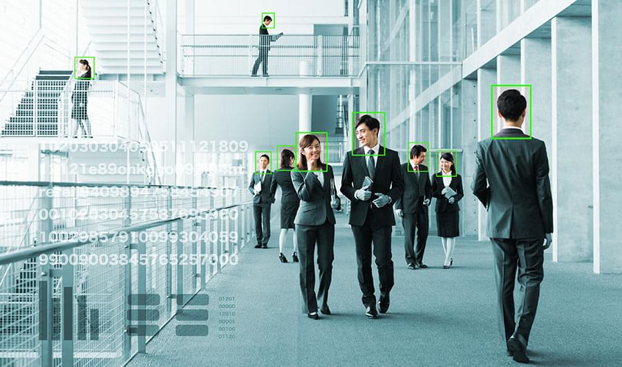 顔認識をしている様子