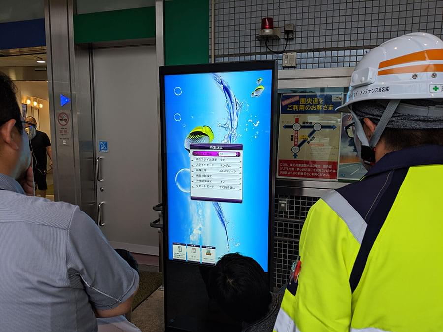 デジタルサイネージのメンテナンスのイメージ