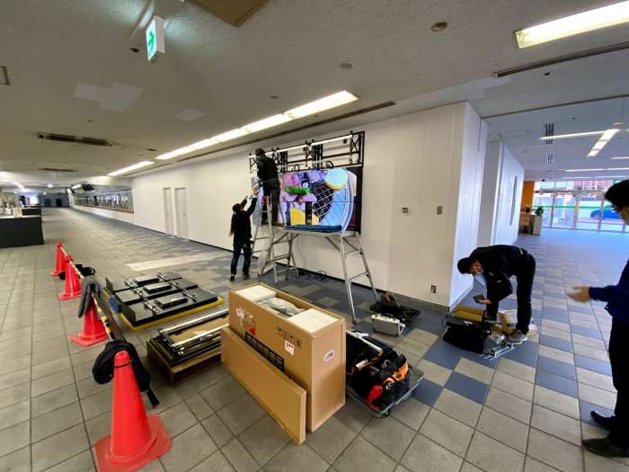 競艇場の情報共有用大型モニター
