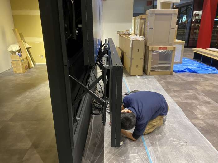 商談用の大画面モニター