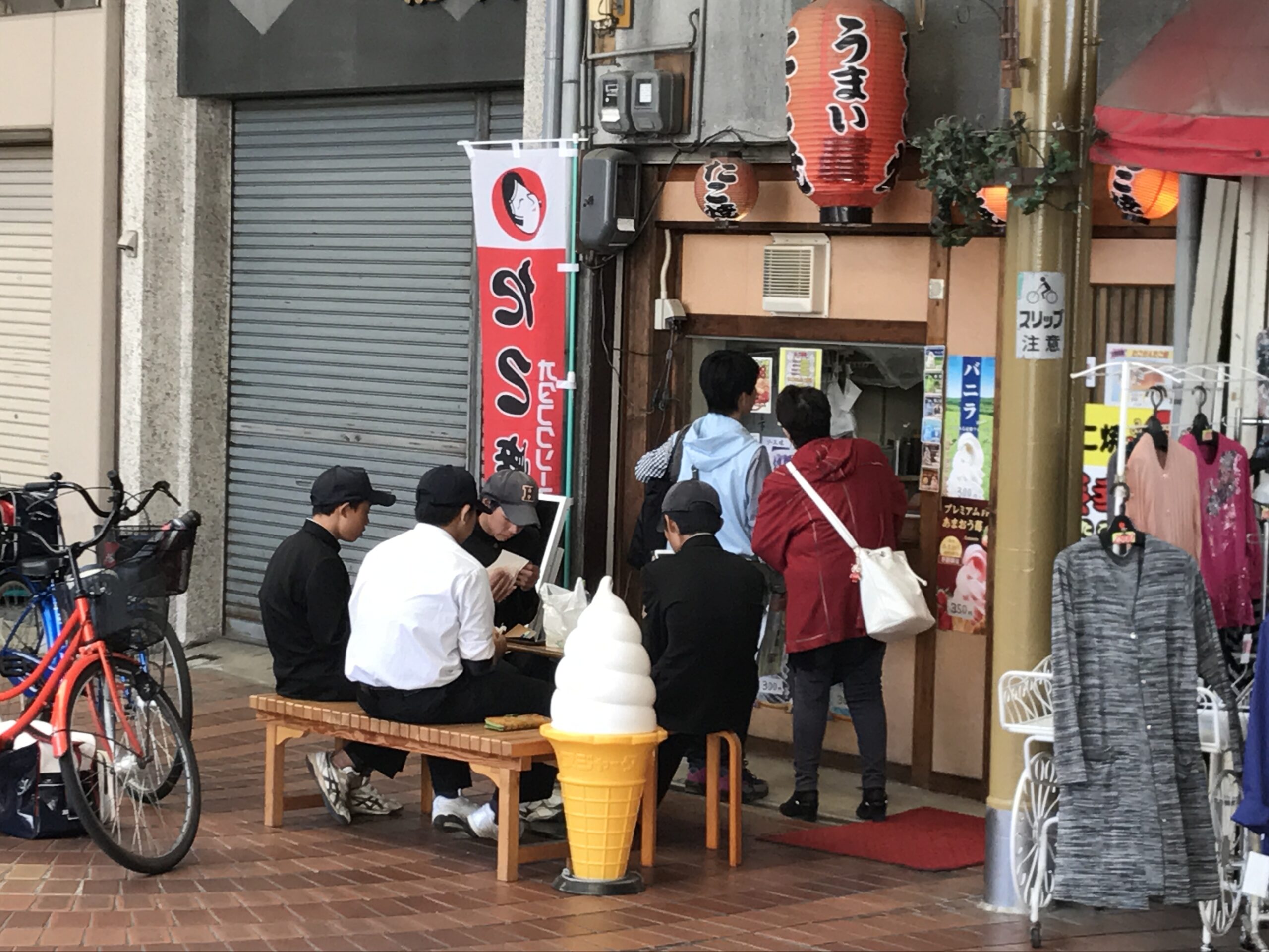 岡山たこ千のたこ焼きとデジタルサイネージ