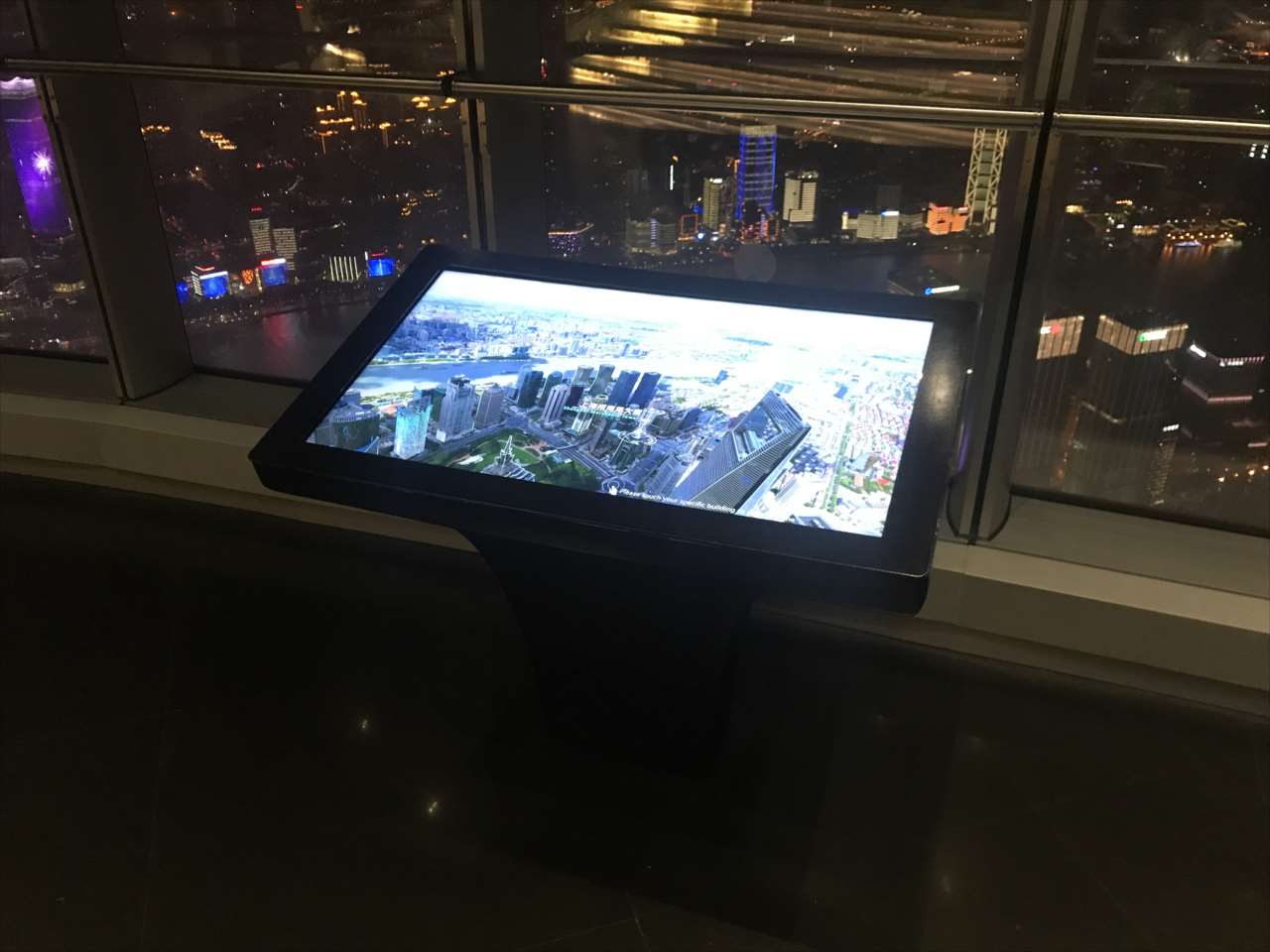 展望台での案内用サイネージ