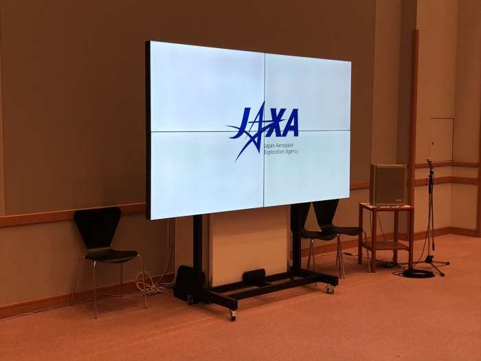 大型液晶マルチモニターを展示会で使用