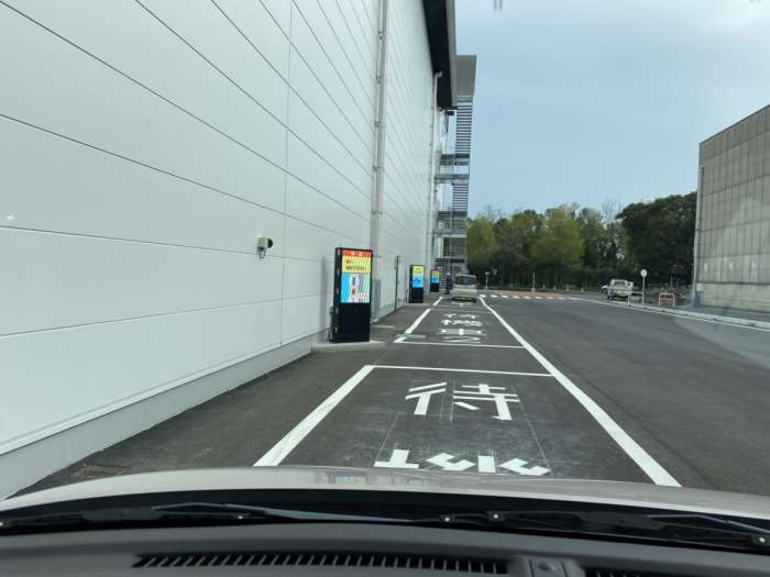 車両待機場のLEDモニター