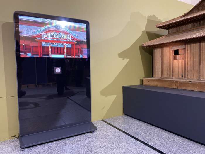 博物館の展示物紹介にもデジタルサイネージを利用するケースが増えている。