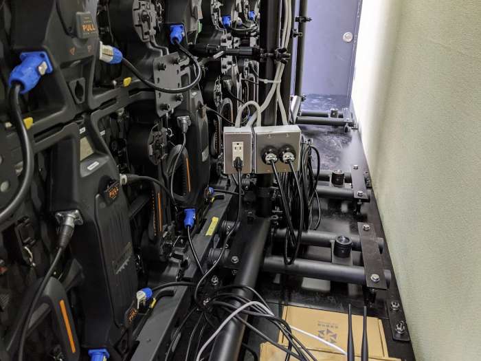 郵便局のLEDモニター