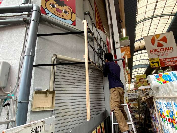 商店街の小型LEDビジョン