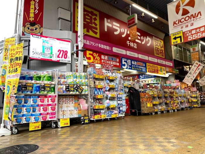 商店街の小型LEDビジョン