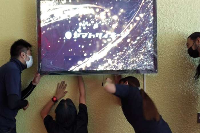 エレベーター乗降口のサイネージ
