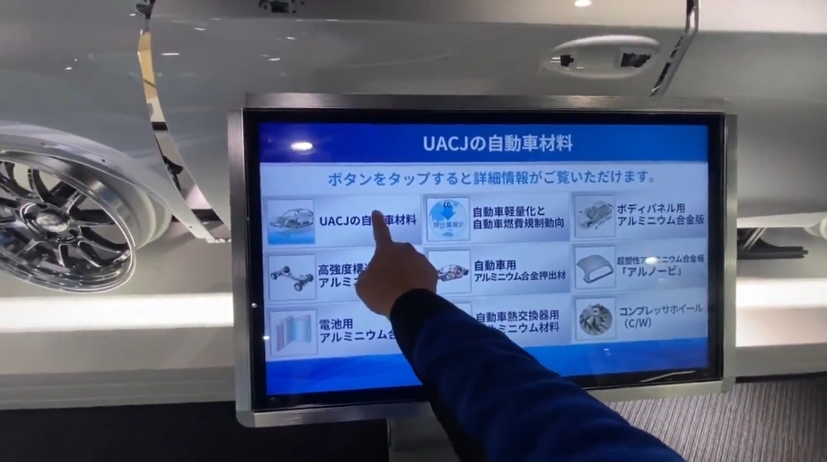 施設内にタッチパネルの誘導看板を考えていますが対応できますか?