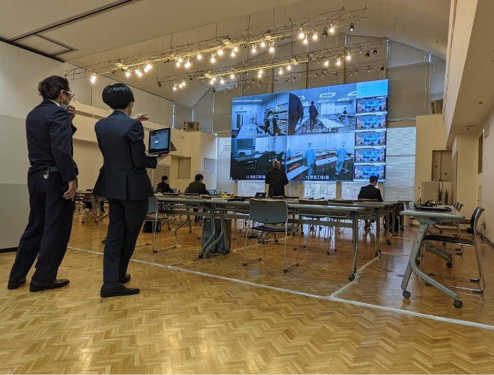 大型画面でリモート会議