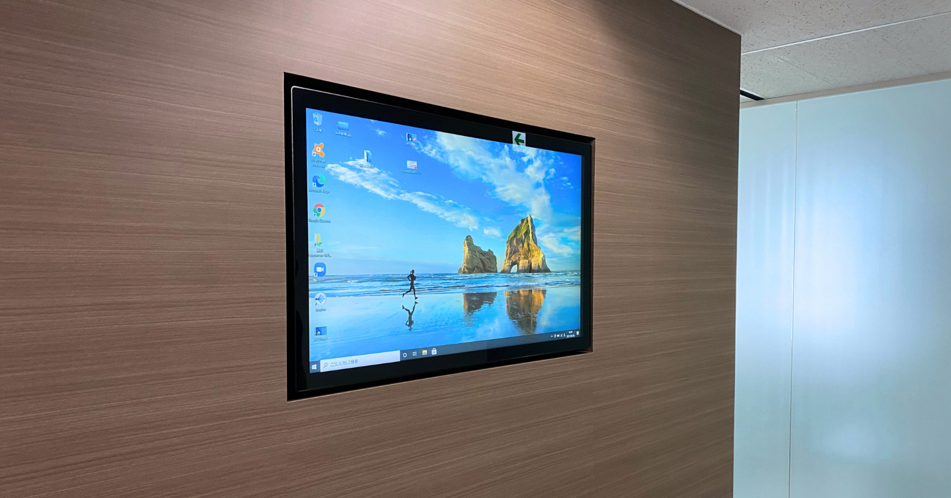 液晶ディスプレイ/モニターの「ベゼル」とは何ですか?