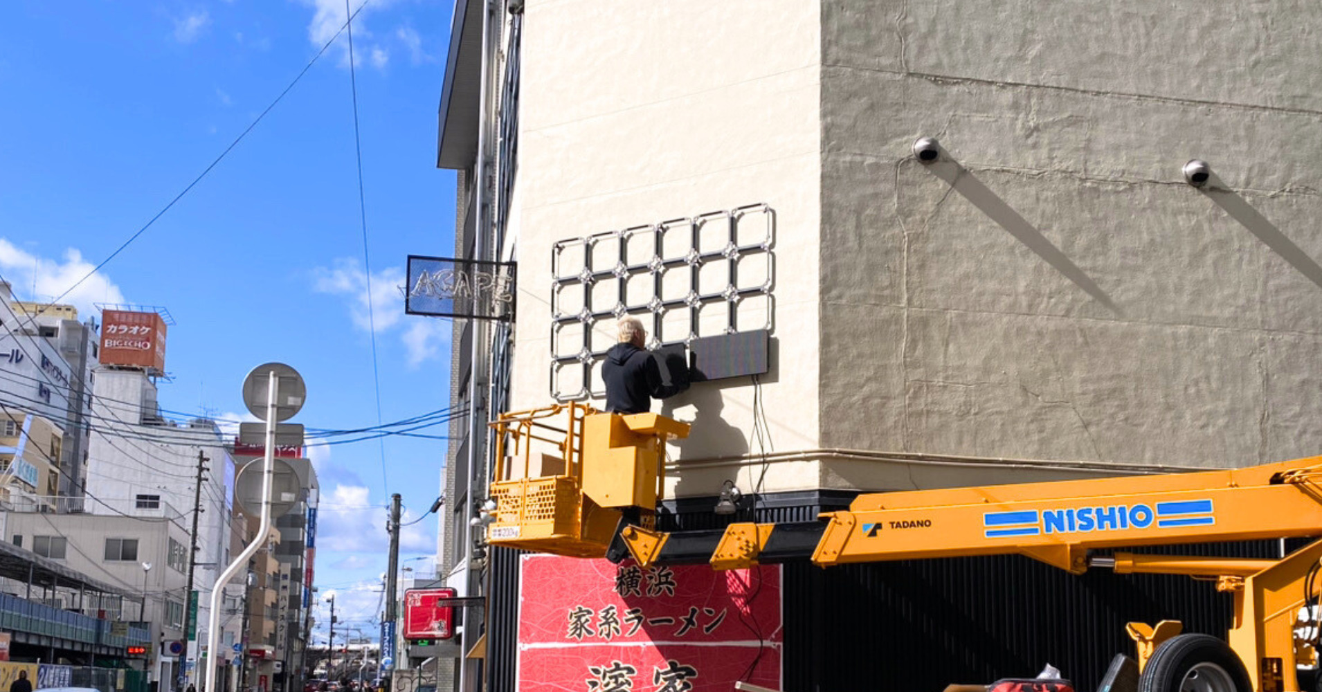 建物の外壁にLEDを設置できますか?