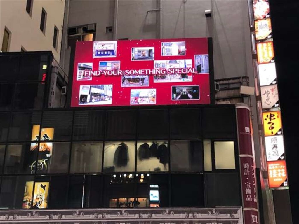 ビルの上のLEDビジョン