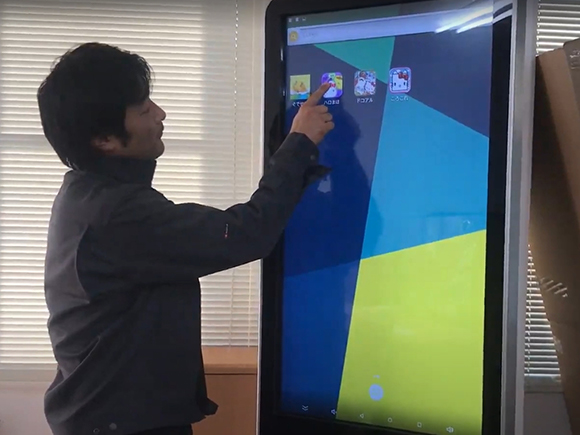 32インチAndroid搭載タッチパネル自立スタンド縦型屋内用デジタルサイネージ YSD-ID3200Z【台数制限有】