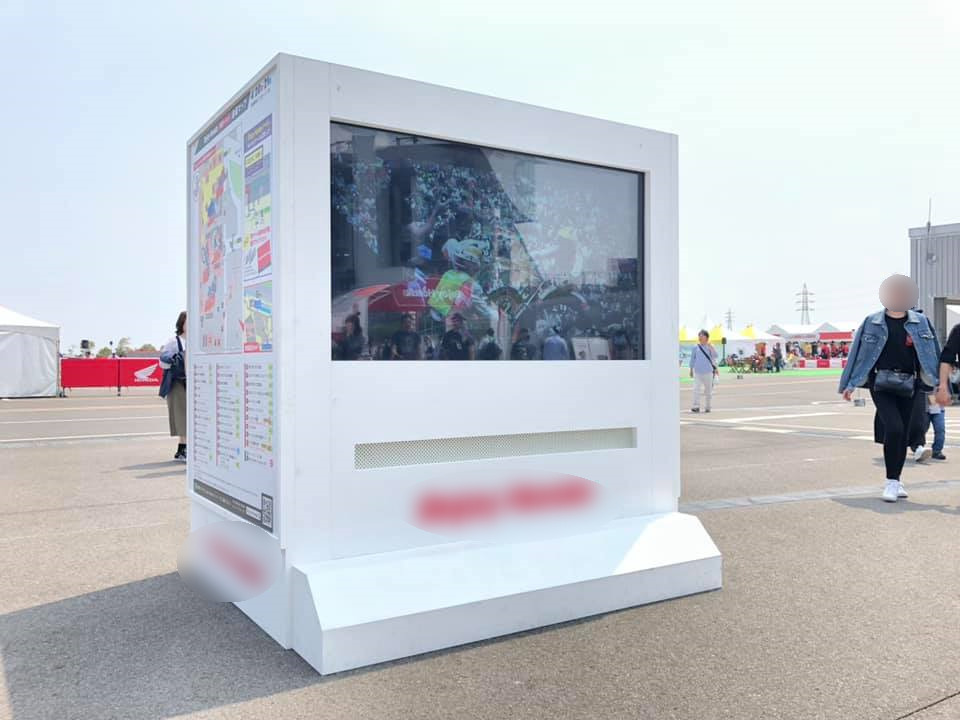 屋外用のデジタルサイネージ