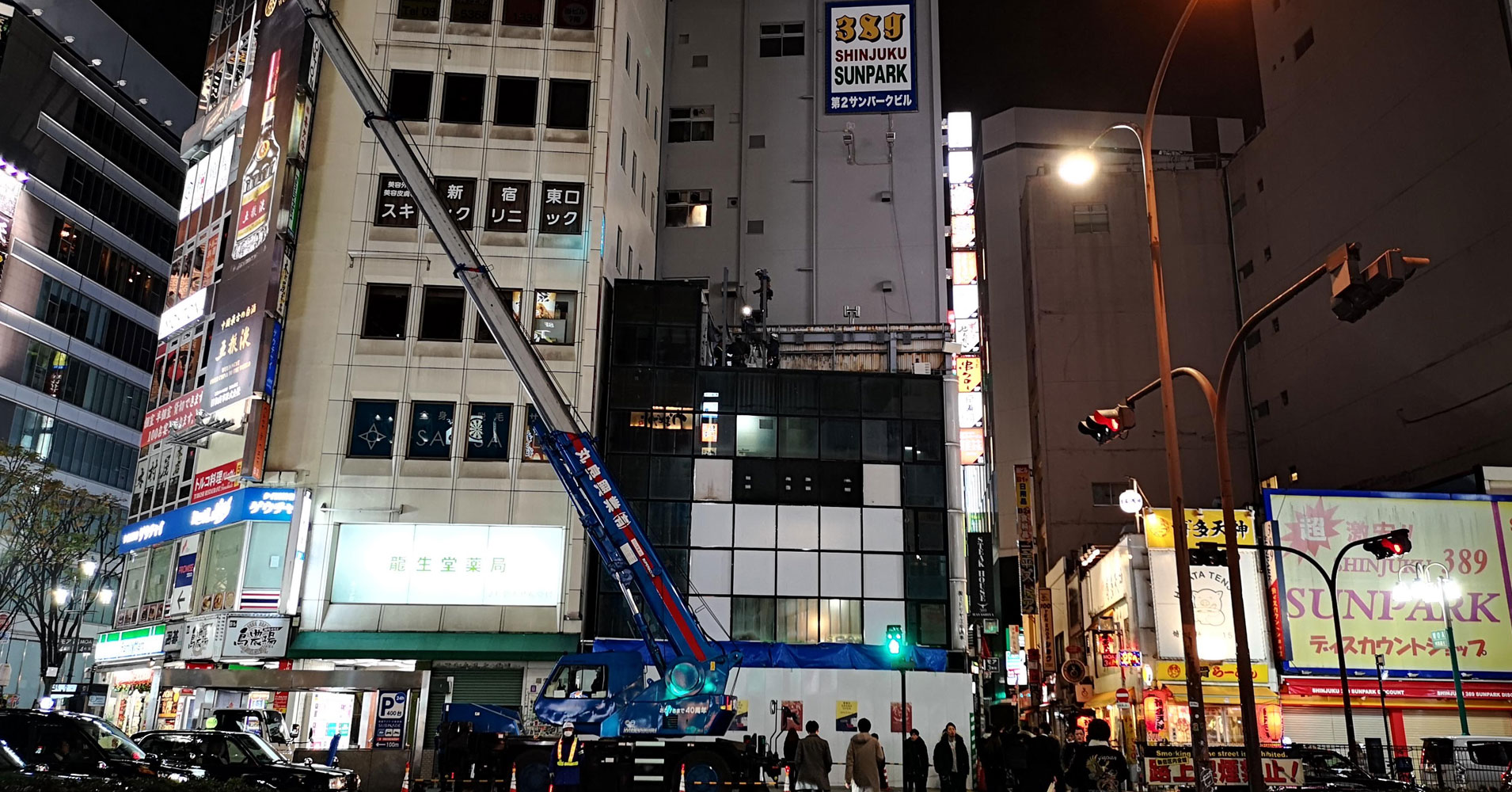 キャビネット式の大型ビジョン