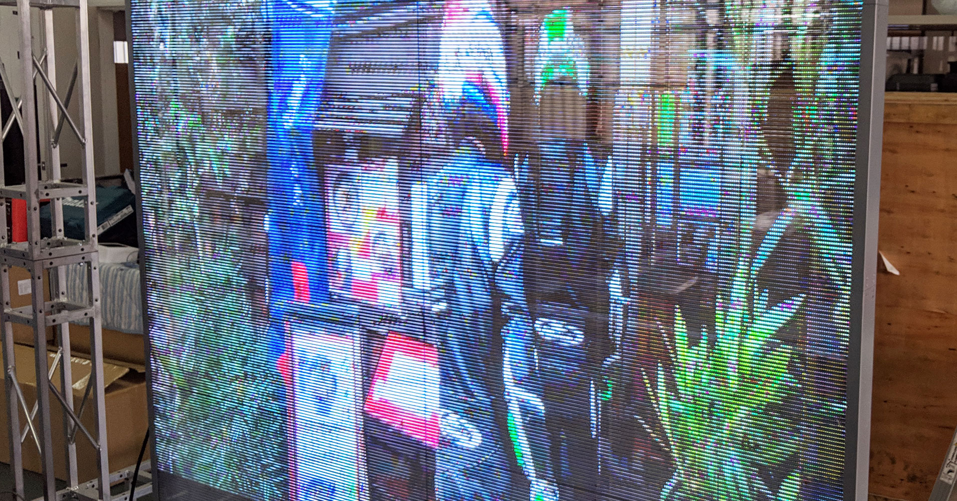 透過式大型ビジョン