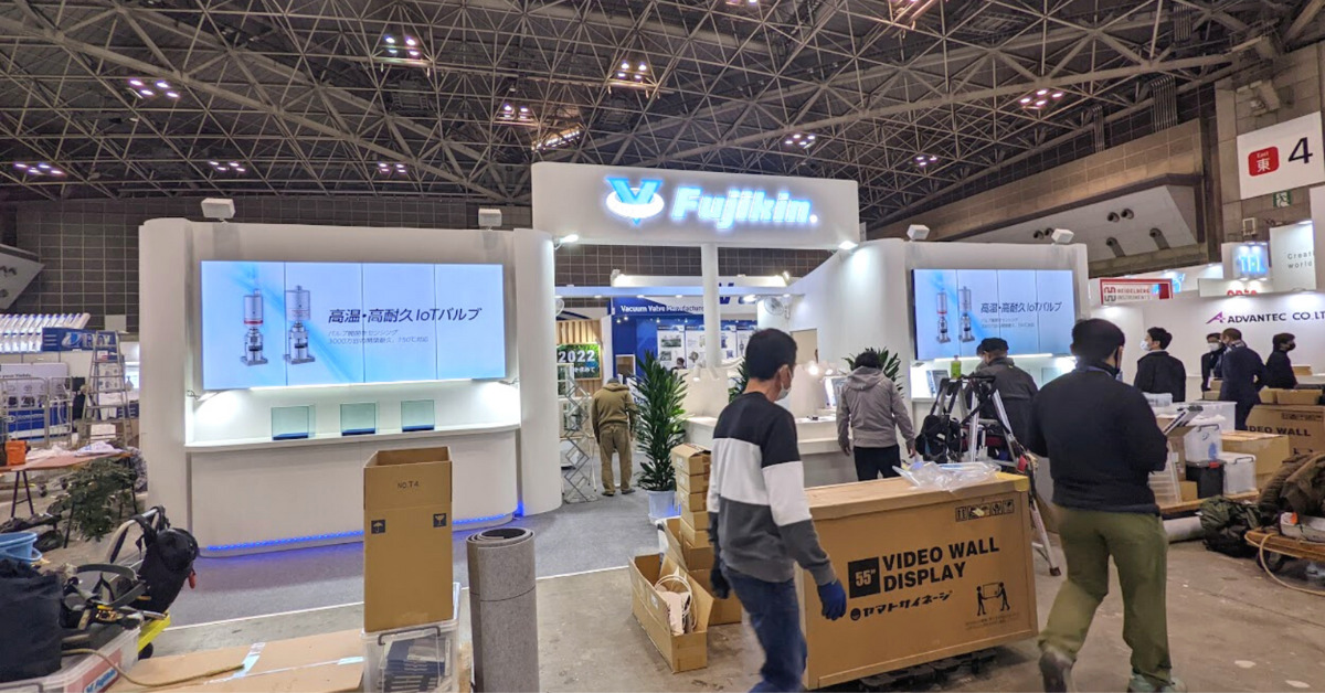 ビッグサイトに設置したマルチディスプレイ