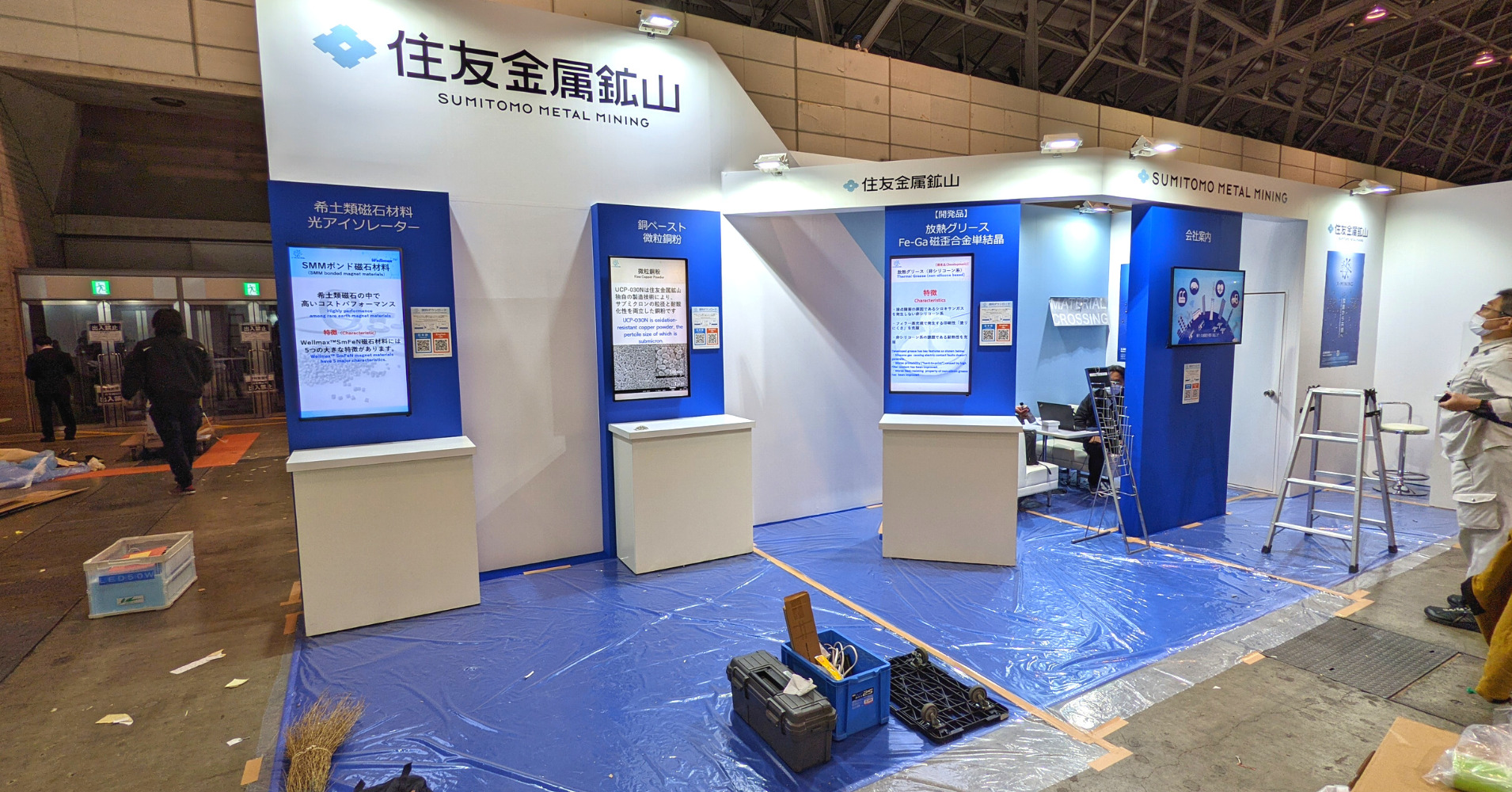幕張メッセの展示会ブースにデジタルサイネージを設置