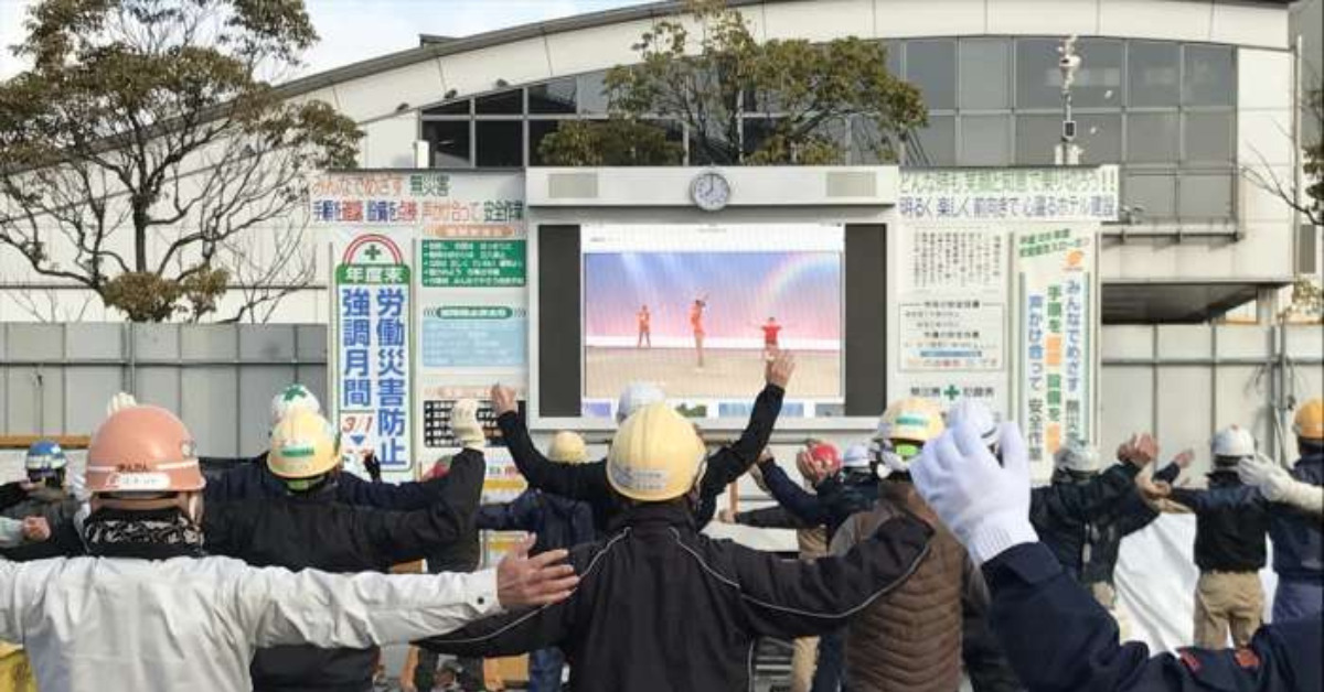 工事現場に設置したLEDビジョン