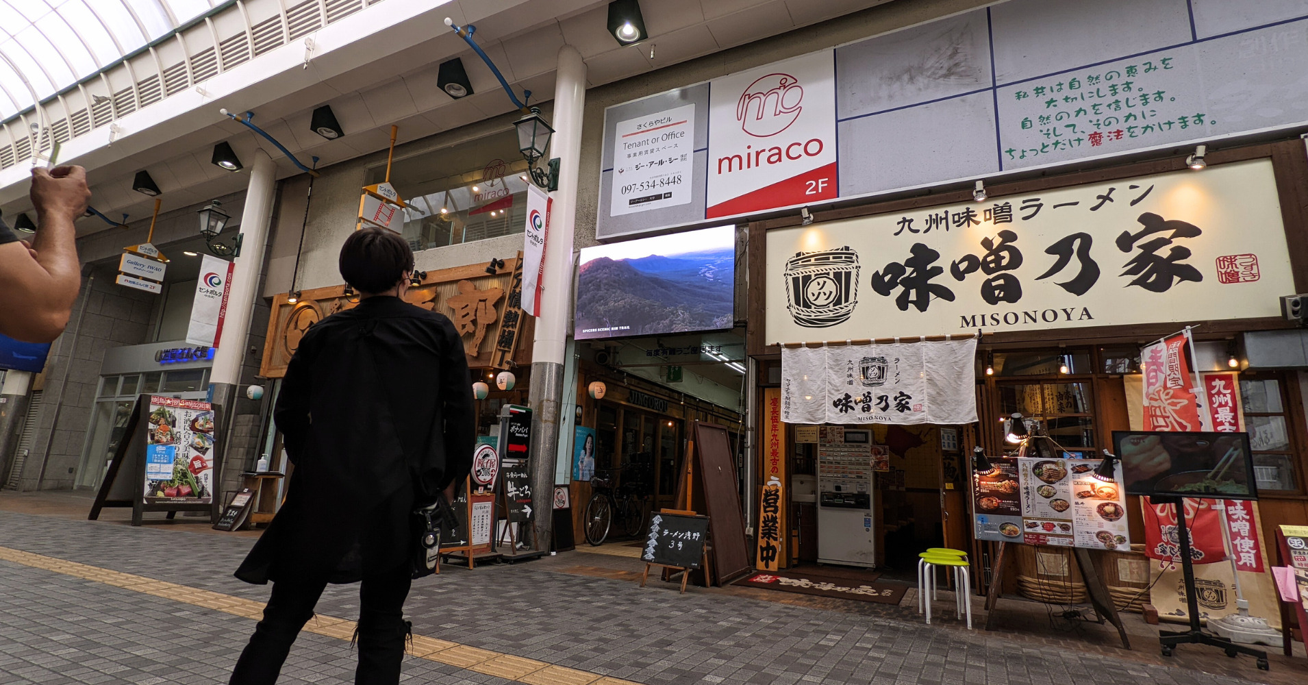 大分の商店街のLEDビジョン