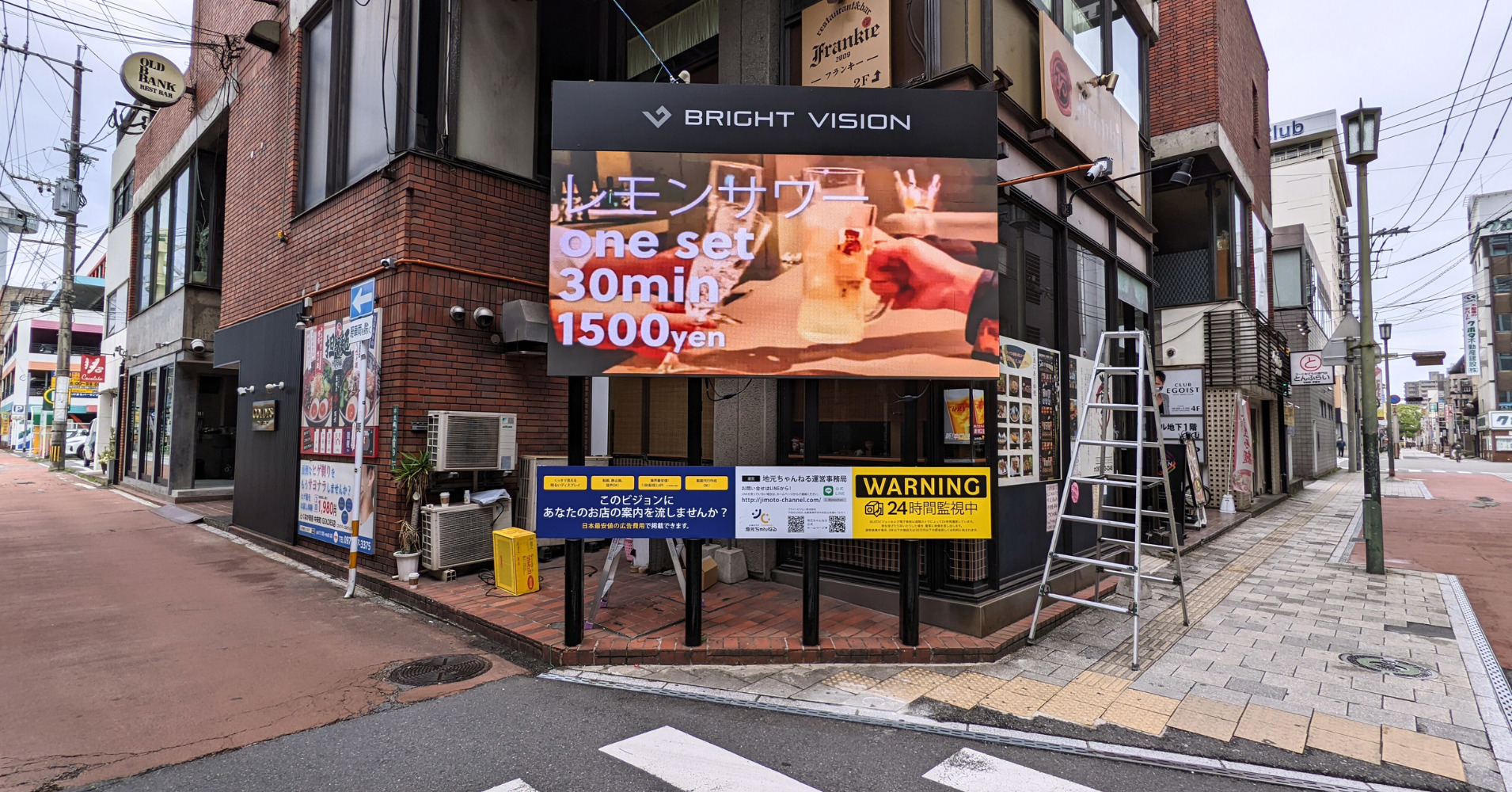 屋外用LEDビジョンをスタンド設置