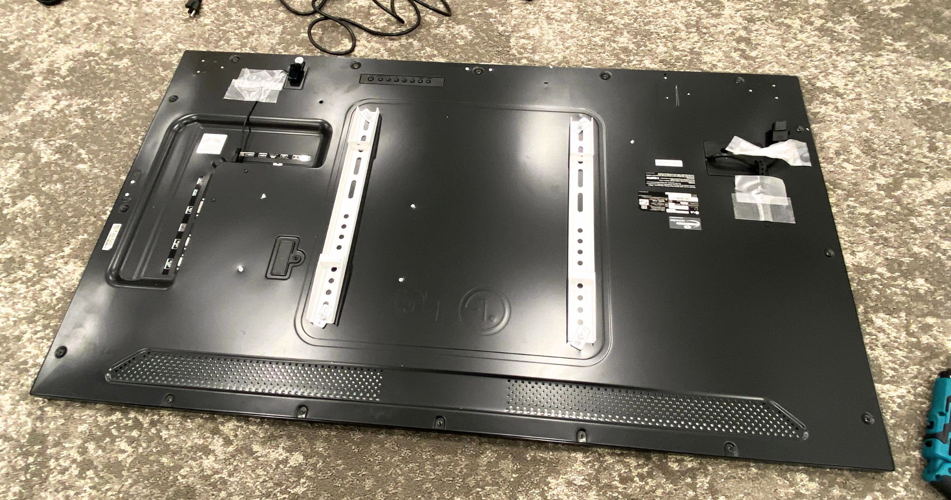 薄型ブラケットの背面ステー
