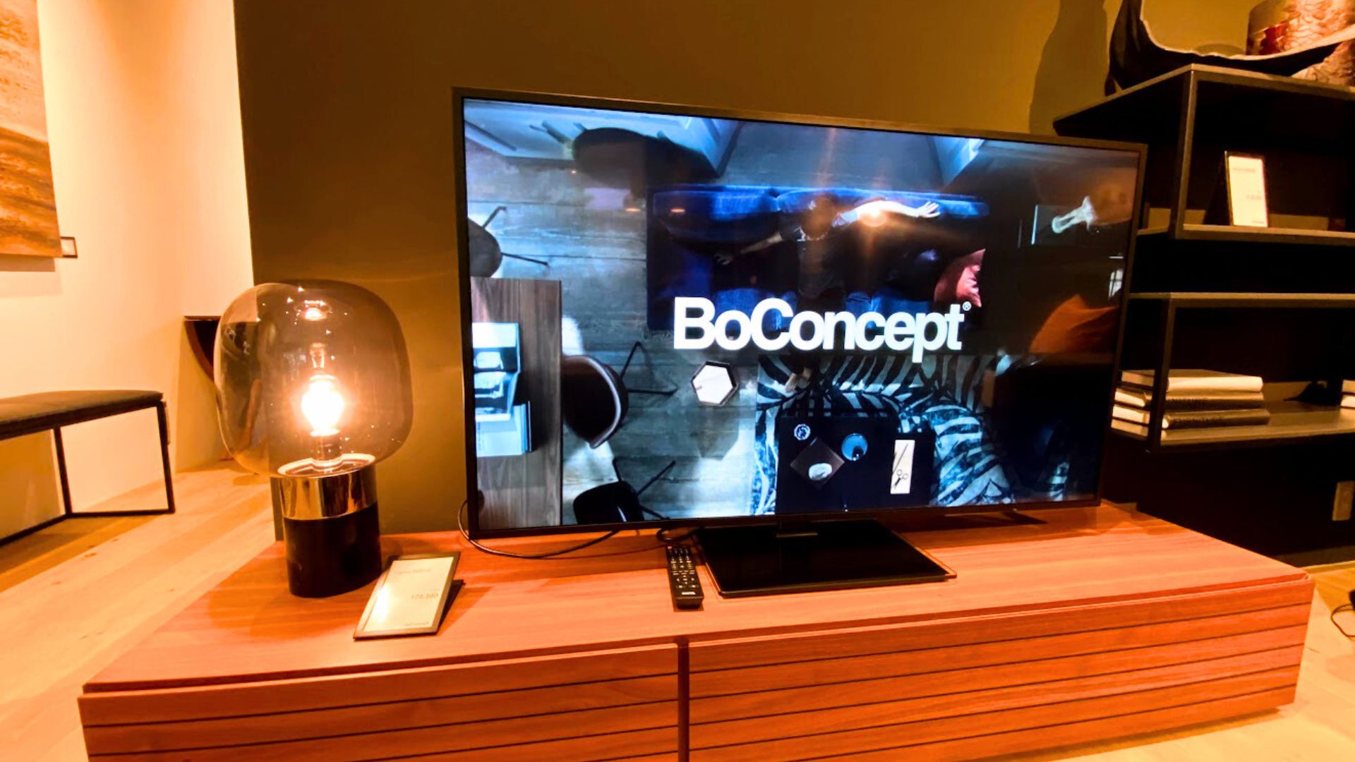 屋内用55インチ液晶デジタルサイネージを各店に導入／BoConcept様