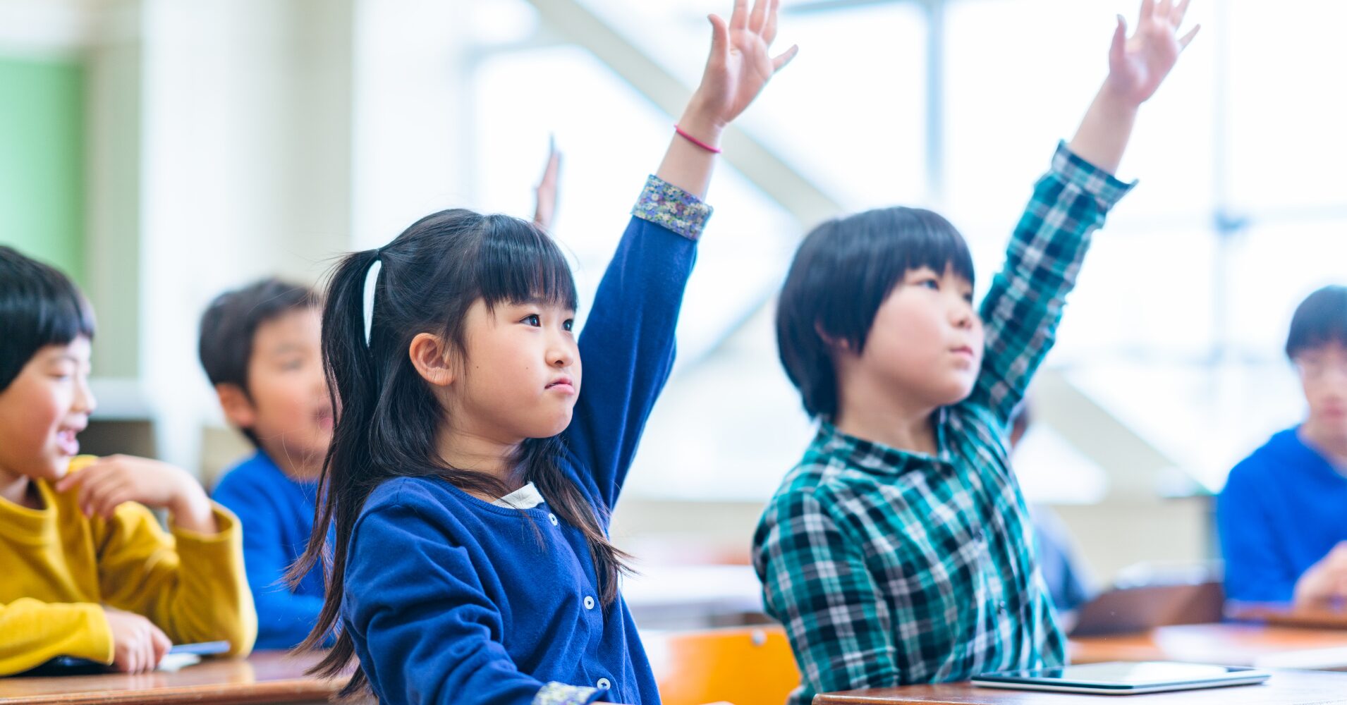 小学校に電子黒板を導入するとどう変わる？児童の学びをアップデートする方法