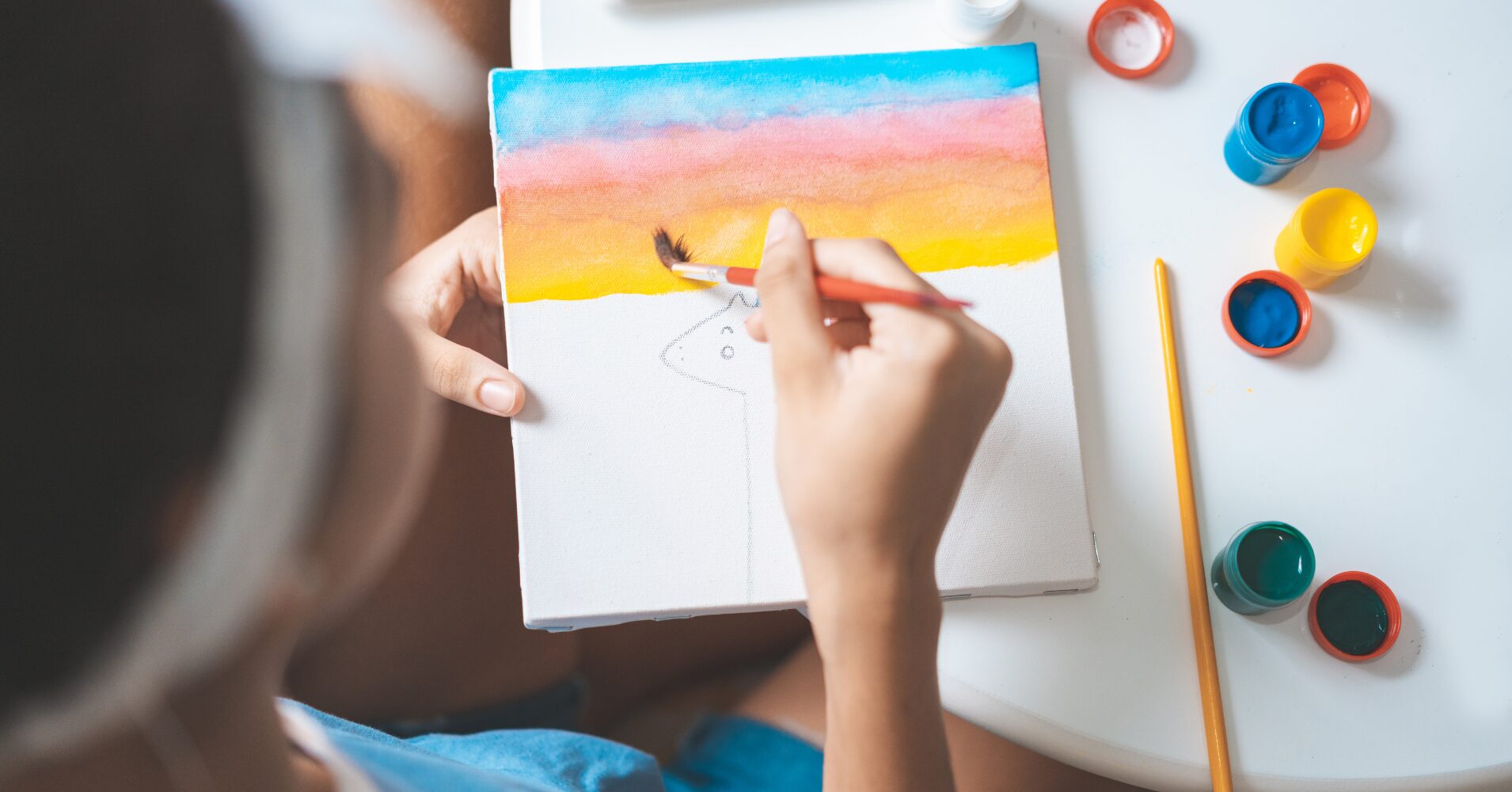 電子黒板で図画工作の授業がもっと自由に！創造性を引き出す小学校のICT活用術