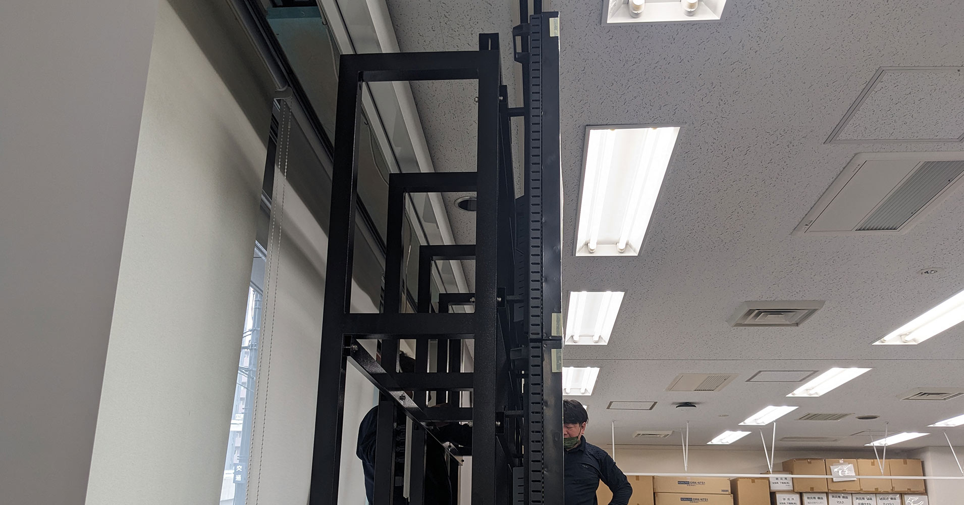 55インチ ベゼル1.8mm／輝度500cd/㎡ 屋内用マルチディスプレイ　YSD-MD5518V5L